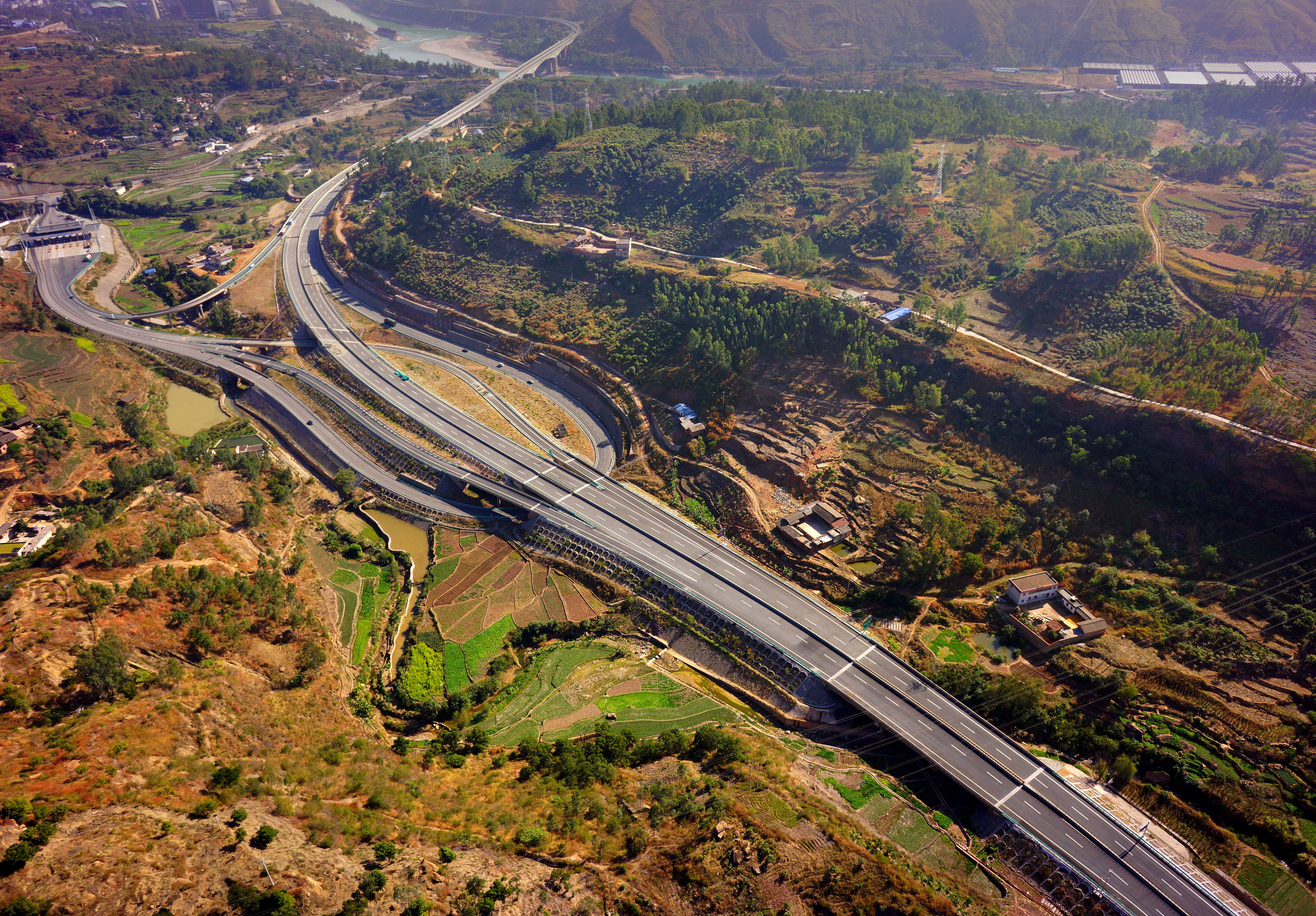 9.丽江至攀枝花高速公路.jpg
