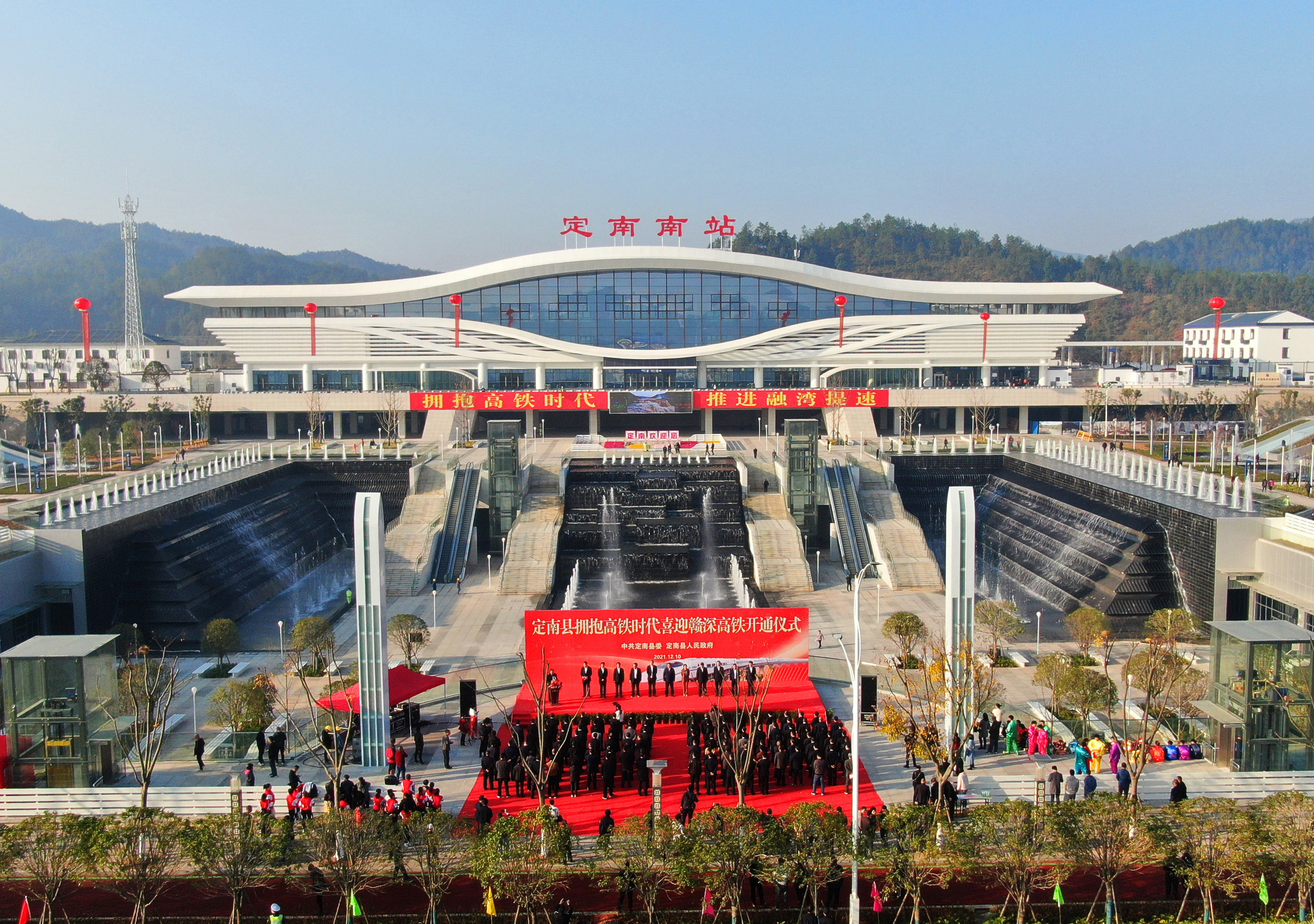 定南县高铁新区站前广场及路网建设工程.jpg